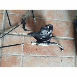 Shimano Commandes De Vitesses / Shifters 12 Shimano Commandes De Vitesses / Shifters -Specialized Soldes equipements complets shimano 4