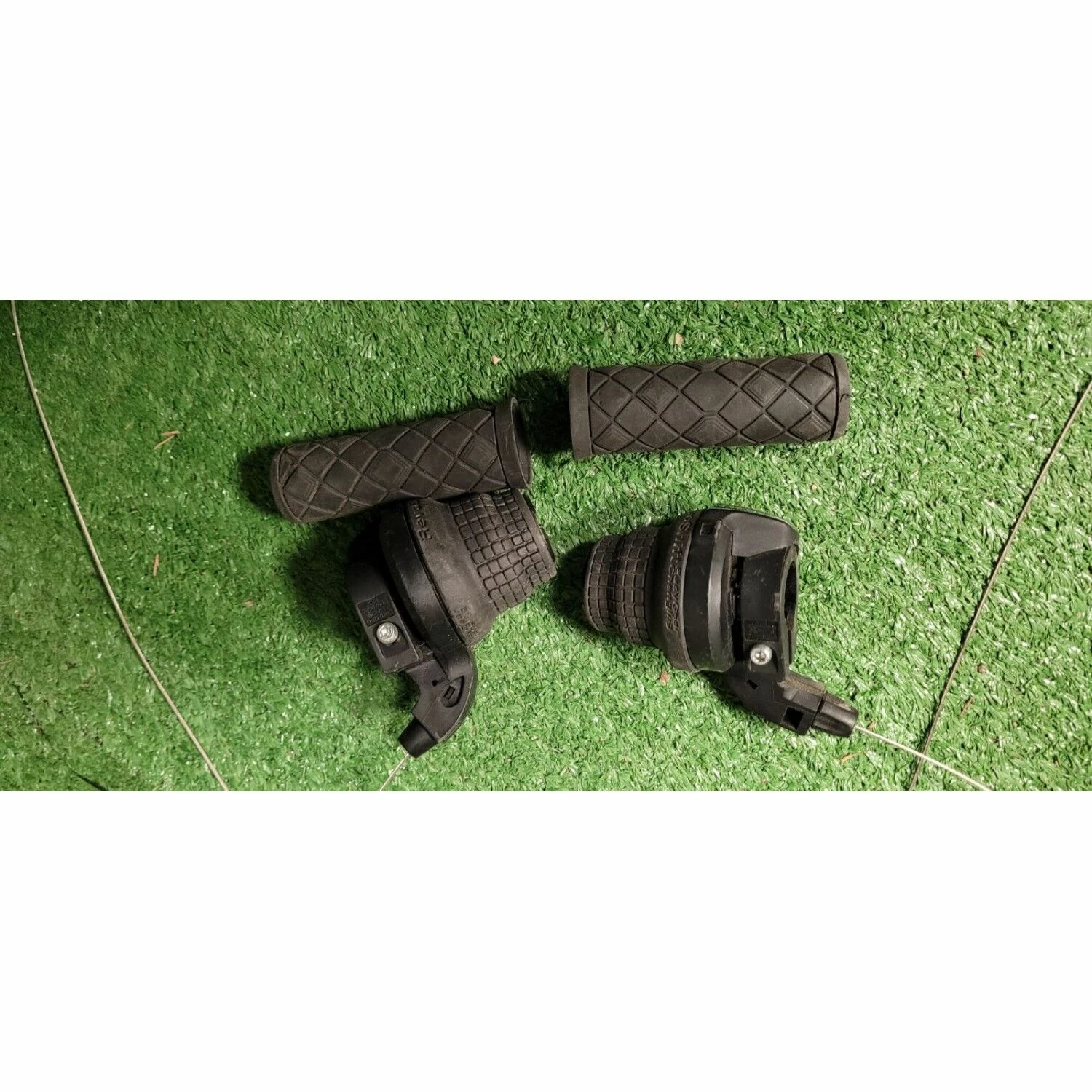 Commandes De Vitesses / Shifters Shimano 4 Commandes De Vitesses / Shifters Shimano – Image 2