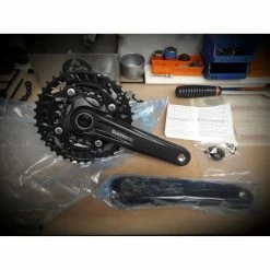 Pédalier Shimano -Specialized Soldes pedalier shimano 10v triple mt500 3 5