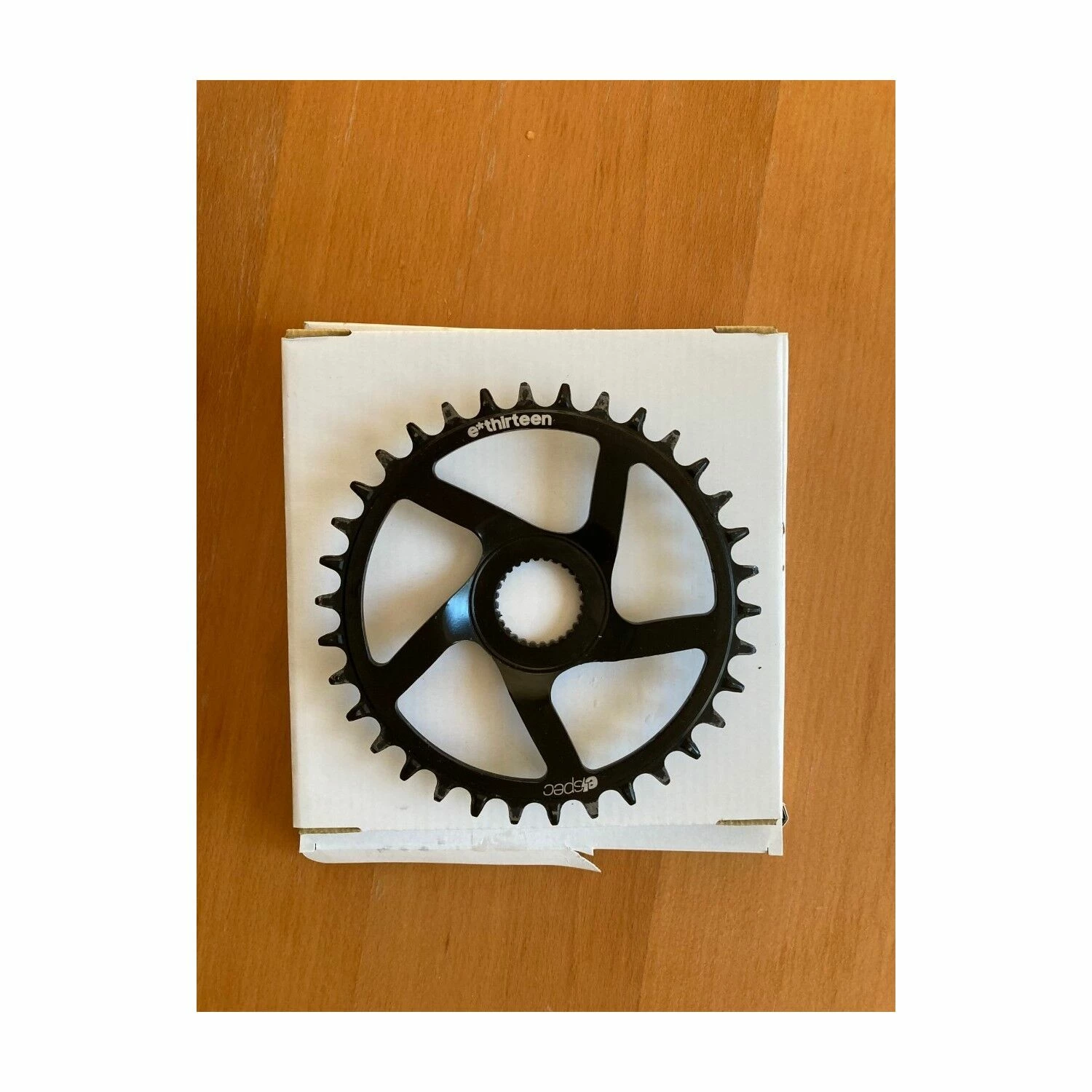 Plateau E-thirteen 4 Plateau E-thirteen – Image 2