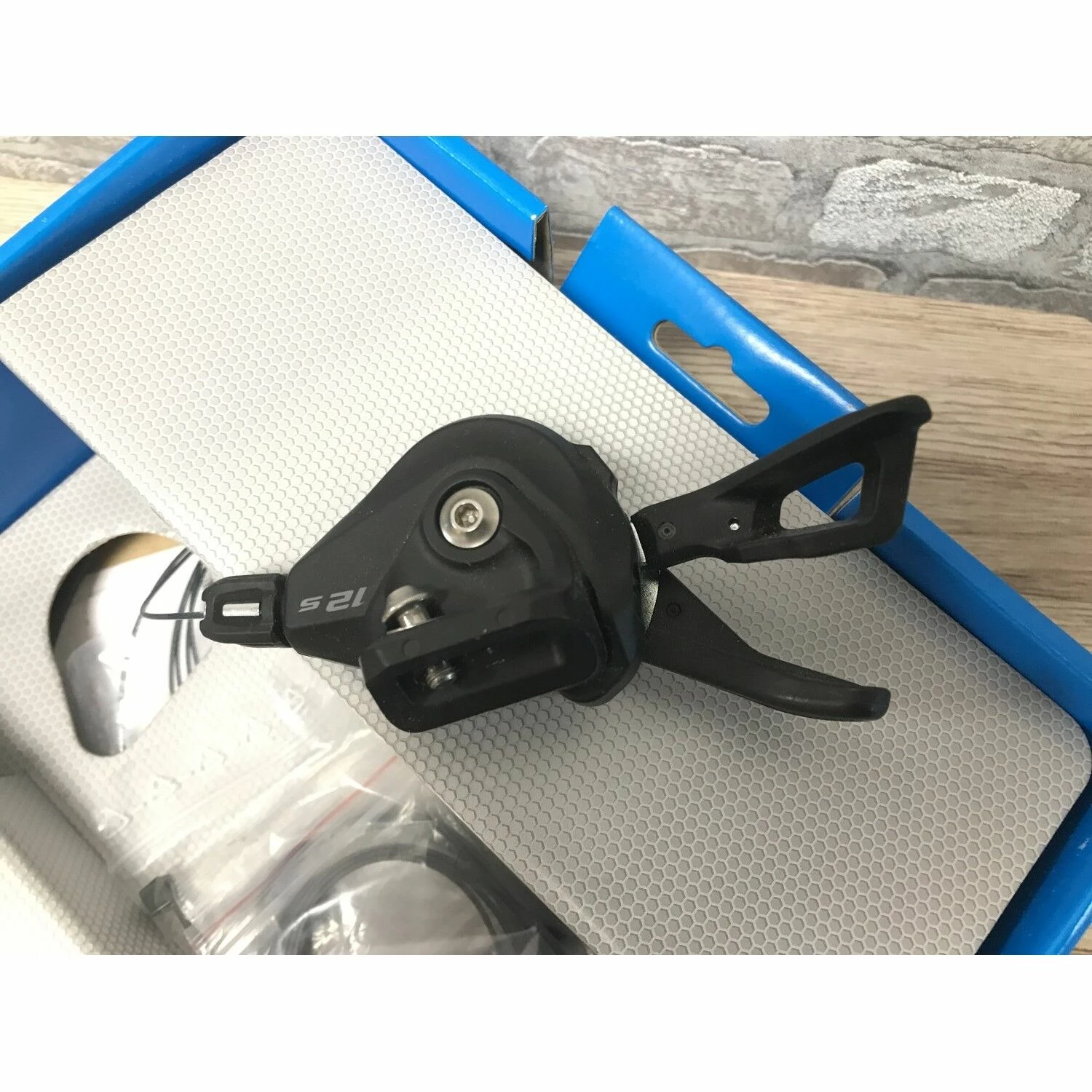 Commandes De Vitesses / Shifters Shimano 3 Commandes De Vitesses / Shifters Shimano